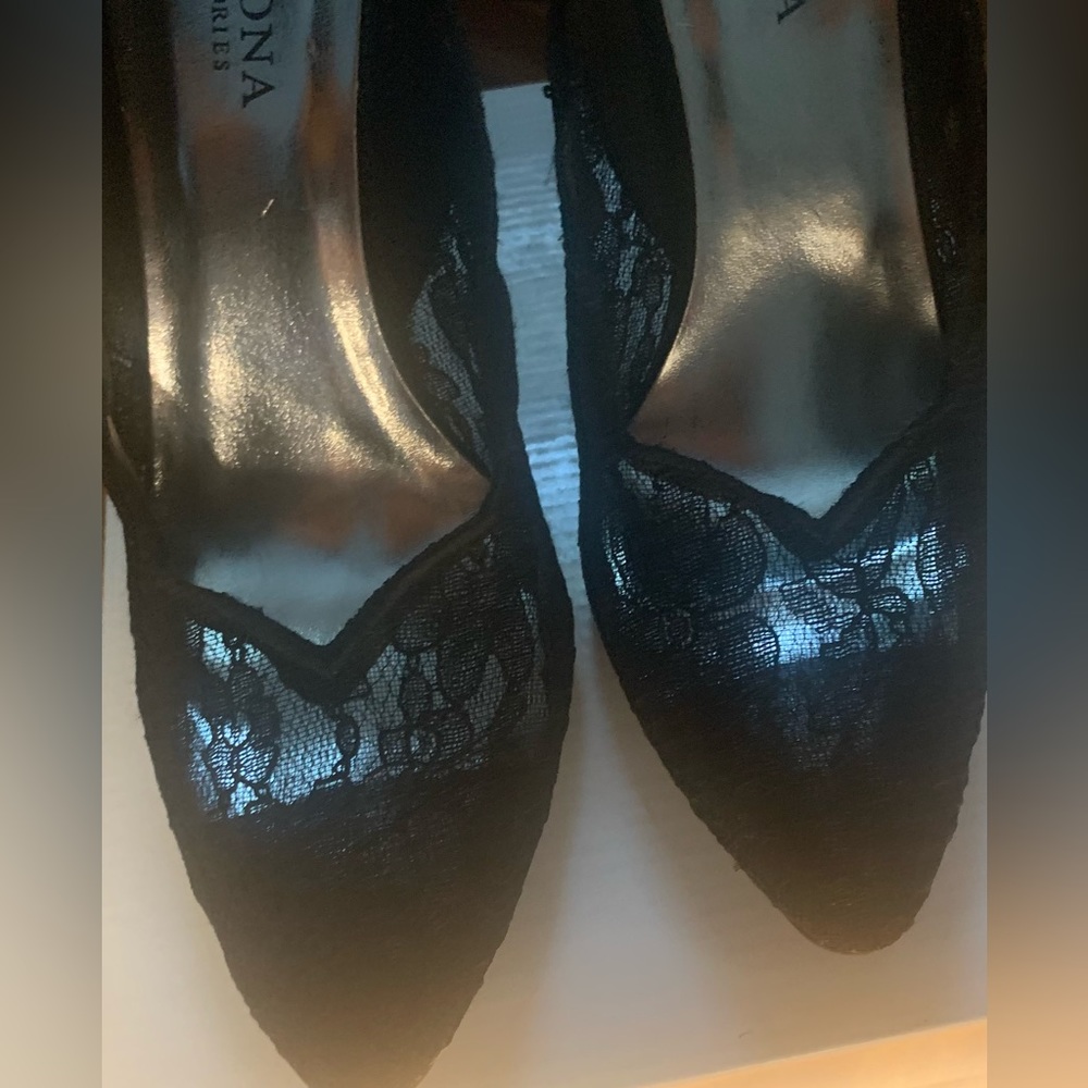 New (not in box) black “velvet”/lace pointy toe shoe. - Picture 6 of 6